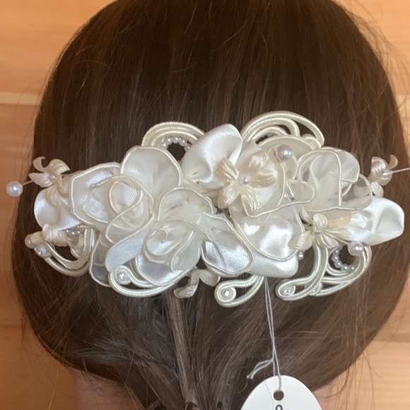 White and ivory floral hair comb / hairpiece for girl’s by Bonny New - Picture 2 of 6